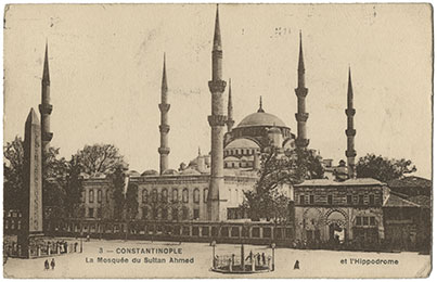Front of a postcard with a black and white photograph of La Mosquee du Sultan Ahmed in Constantinople